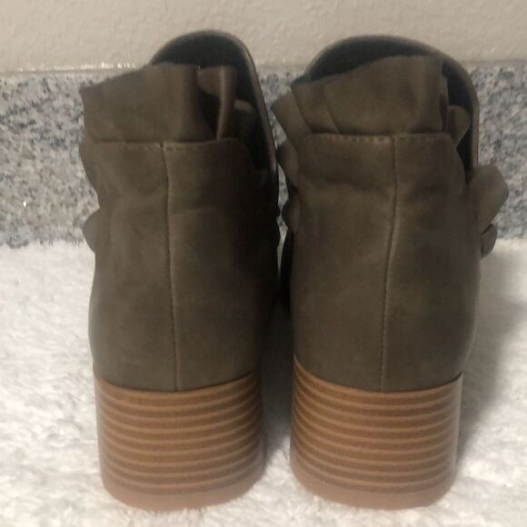 Unbranded Chunky Heel Cutout Ankle Booties Size 39 or 8 1/2 - Picture 4 of 6